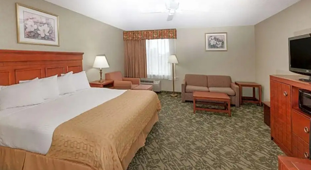 Люкс Spark by Hilton Walker Grand Rapids North