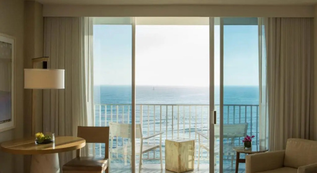 Двухместный номер Premier oceanfront Alohilani Resort Waikiki Beach