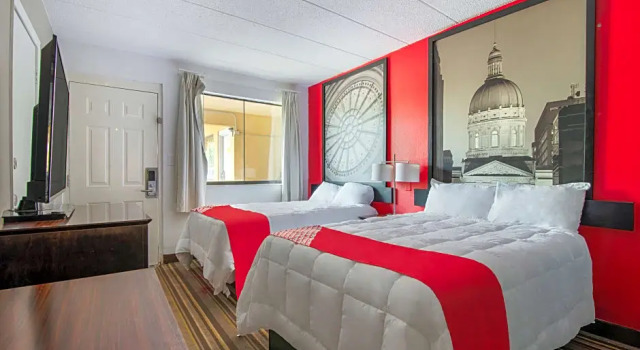 Четырёхместный номер Premium Days Inn & Suites by Wyndham Indianapolis Airport East