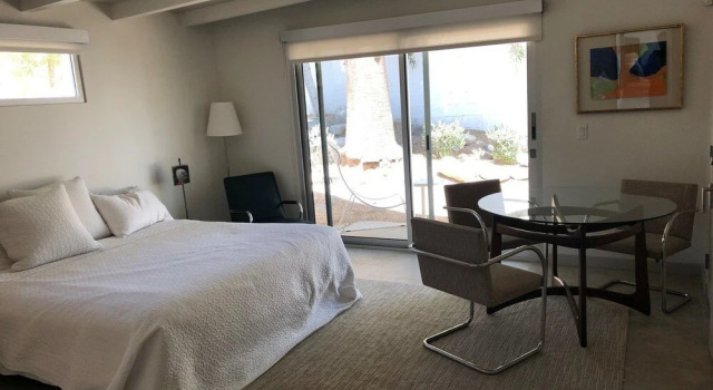 Villa Annika - Beautiful Villa with Large Pool and Spa, Забронировать Вилла Виллы Палм-Спрингса, рядом с Palm Springs Square Shopping Center, Вилла