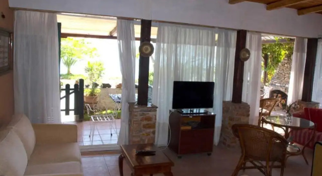 Alonaki Seafront Cottage, Book Vacation Home Nea Anchialos Thessalia