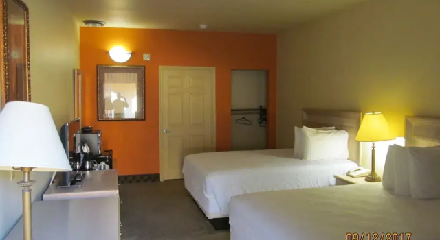 Номер Standard Sunbridge Inn & Suites