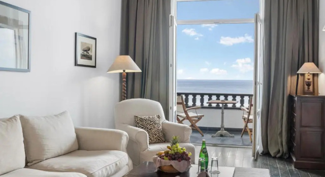 Люкс с балконом и с видом на море HVD Boutique Hotel Oasis