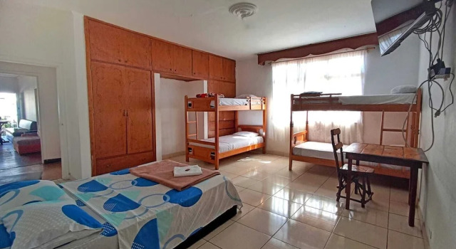 Четырёхместный семейный номер Standard Hostal Cultural Casa Morobik