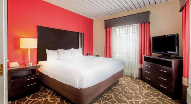 La Quinta Inn & Suites Elkview - Charleston NE, Book Hotel Elkview West Virginia