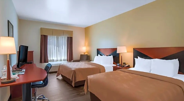 Четырёхместный номер Standard Цокольный этаж Quality Inn & Suites Chambersburg Northeast