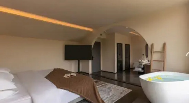 Семейный люкс с видом на реку Tingshan Jiaoxia · Homestay: A Designer Riverside Mountain-View Retrea