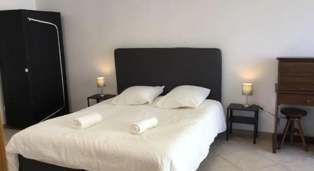 Grande Maison Familiale Avec Piscine Privée Et Climatisation, 10 Personnes, Très Grand Jardin, Située Aux Vignères, Proche de L'Isle Sur la Sorgue - Ls2-338 Gaugalino, Rezerwuj Hotel Hotele w Cavaillon z parkingiem, Parking