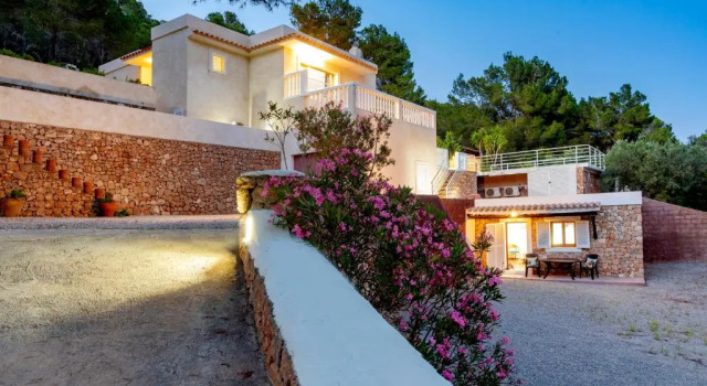 Villa in Ibiza Town, sleeps 6 - Can Damia, Book Villa Hotels in Ibiza with a Pool, Swimming Pool