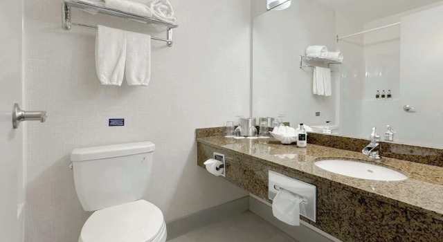 Студия Coast Abbotsford Hotel & Suites
