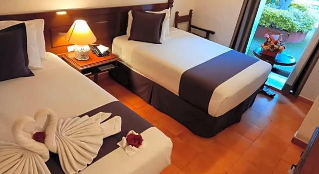 Кровать в общем номере Best Western San Pedro Puebla