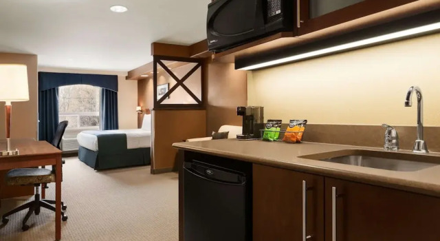 Полулюкс Days Inn & Suites by Wyndham Brandon