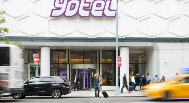 Полулюкс First Class с террасой YOTEL New York Times Square