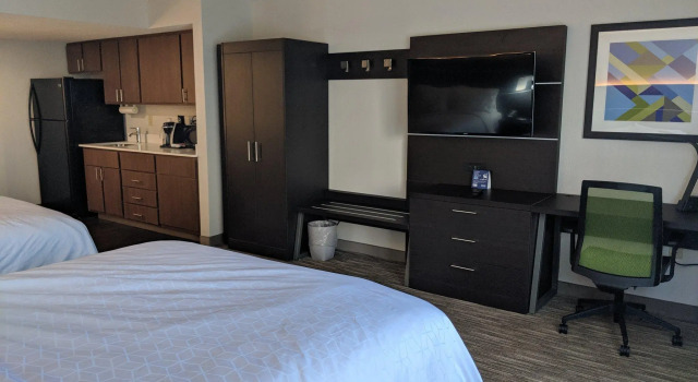 Четырёхместный люкс Holiday Inn Express & Suites Charlotte-Concord-I-85 by IHG