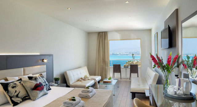Habitación familiar Estándar con vista al interior Queens Bay Hotel
