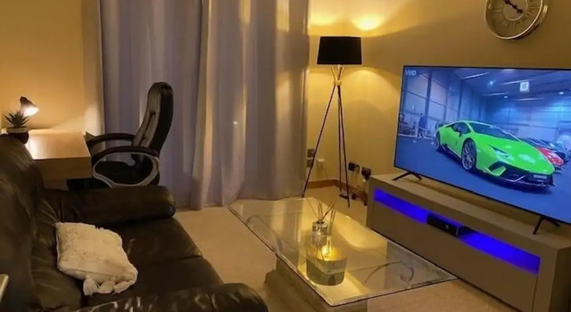 Waterside Apartment, Забронировать Апартаменты/квартира Отели Инвернесс с парковкой, рядом с Inverness Visit Scotland Information Centre, Парковка