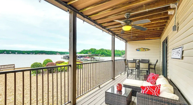 Апартаменты Lakefront Osage Beach Condo: Main Channel View!