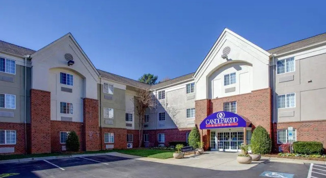 Кровать в общем номере Candlewood Suites Raleigh Crabtree by IHG