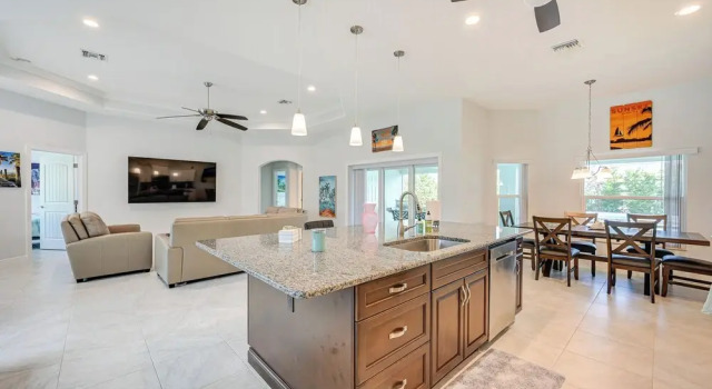 Коттедж Marco Island Home w/ Hot Tub, Lanai & Yard