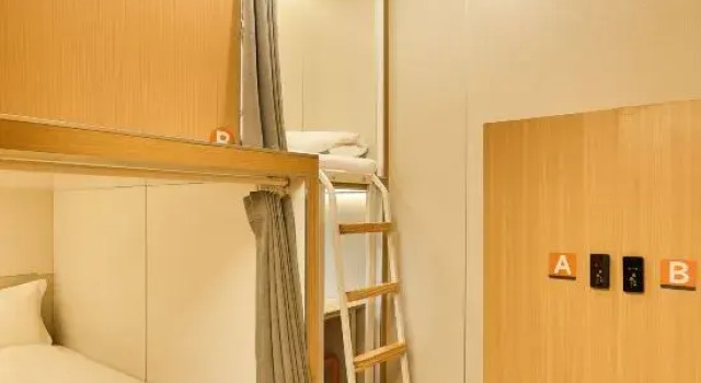 Кровать в общем номере (женский номер) Stay at Xiaoding Hotel Beijing Heshenghui Pingleyuan Subway Station Branch