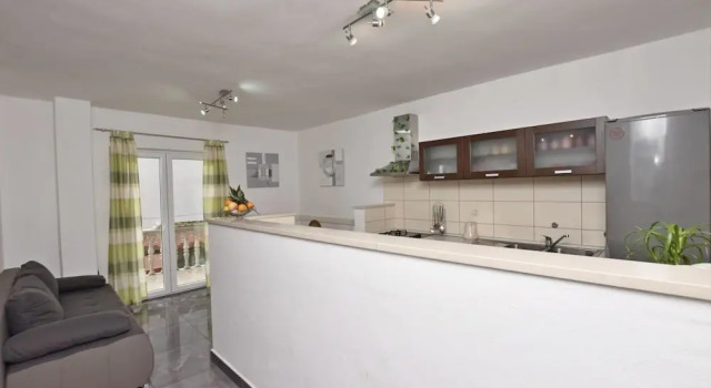 Apartments Mladen, Book Lejlighed Hoteller i Split Region med parkering, Parkering