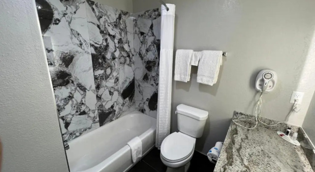 Четырёхместный номер Standard Super 8 by Wyndham Lake Charles/Sulphur