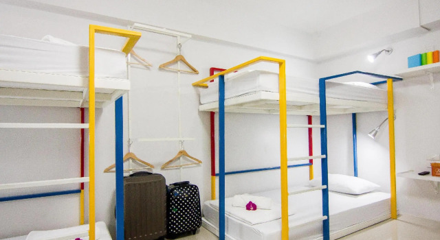Кровать в общем номере Regent Ngamwongwan Hotel