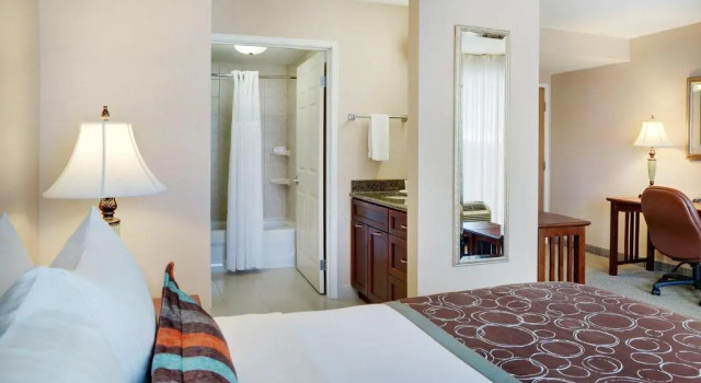 Номер Standard Staybridge Suites Oakville Burlington by IHG
