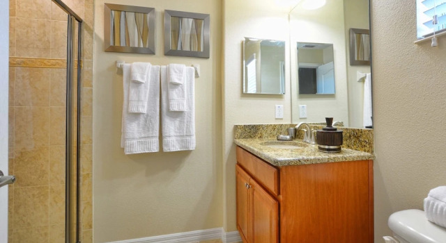 Storey Lake 5 Bedroom Townhome w Pool - 1600ST, Varaa Hotelli Hotellit Kissimmee pysäköinnillä, Pysäköinti