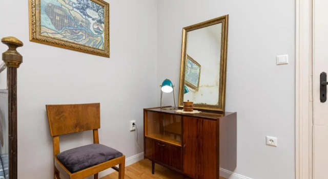 The Old Town Vintage 2-Bedroom Jewel