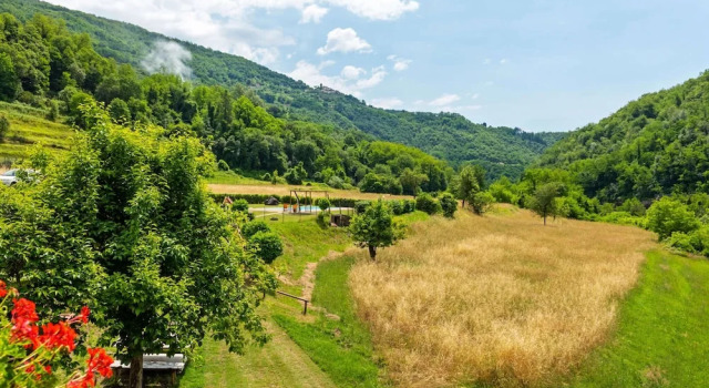 Коттедж с балконом Apartment in Fosciandora With Pool