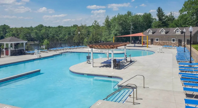Коттедж с 3 комнатами Golf, Ski + Fish: Cabin w/ Deck in Tobyhanna!