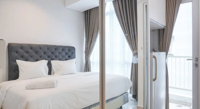 Студия Strategic And Well Designed Studio Apartment At Capitol Park Residence