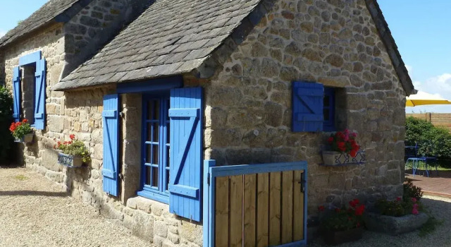 Comfortable holiday home with a spacious terrace area near the sea, Réserver Maison de vacances Hôtels à Bretagne avec parking, Parking