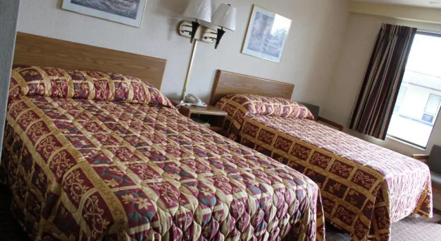 Четырёхместный номер Standard Budget Host Inn Bristol