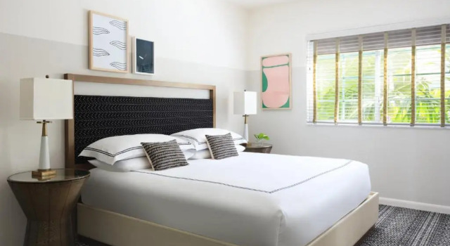 Двухместный номер Premium с видом на сад Kimpton Surfcomber Hotel by IHG