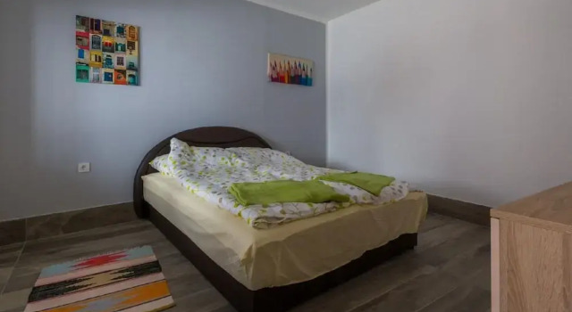 Large Holiday Home With Private Pool, Wellness & Sea View, Забронировать Отель Отели Приморско-Горанской жупания с парковкой, Парковка