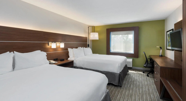 Четырёхместный номер Standard Holiday Inn Express Warrenton by IHG