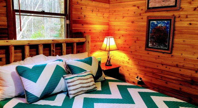 Bear With Us - Two Bedroom Cabin