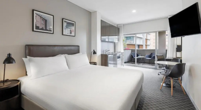 Двухместный номер Premium с балконом Holiday Inn & Suites Sydney Bondi Junction by IHG