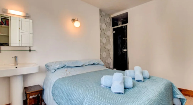 Quaint Apartment in Dartmouth With Private Garden, Varaa Huoneisto Asunnot kohteessa Merseyside, Huoneisto