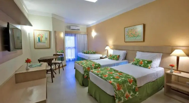 Четырёхместный номер Premium с балконом Portobello Praia
