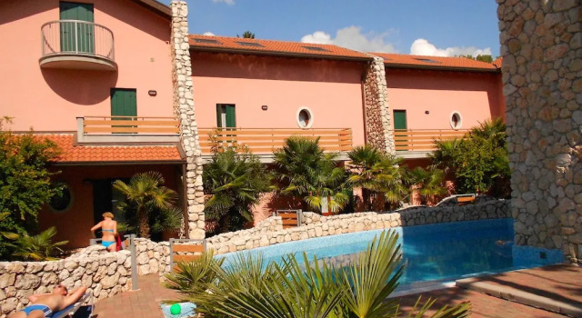 Terraced Villa With Pool, Book Villa Hoteller i Friuli Venezia Giulia med parkering, Parkering