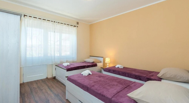 Amazing Home in Sibenik With Wifi and 2 Bedrooms, Boek Hotel Gradina Regio Split-Dalmatië