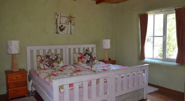 Коттедж Whispering Spirit Holiday Cottages & Mini Ponies