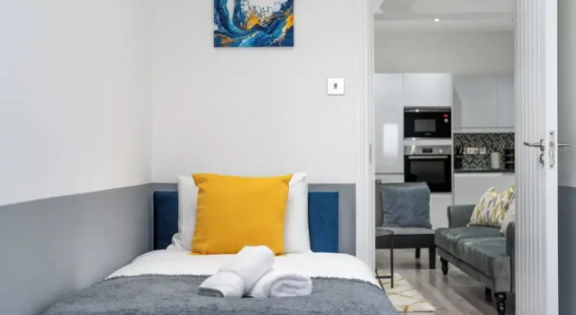 1 Bed Flat - Sleeps 3 - Parking - Wifi, Забронировать Отель Отели Англии 3 звезды, 3*