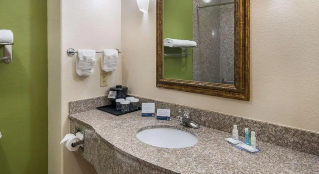 Люкс Clarion Inn & Suites Weatherford South