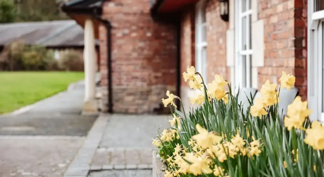 Serene 2-bedroom Cottage in Dorrington, No Deposit, Varaa Lomakoti Mökit kohteessa Merseyside, Mökki