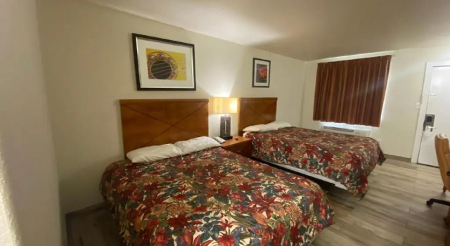 Cedar Creek Inn, Book Hotel Bertram Texas Hill Country