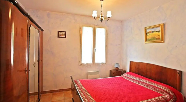 Maison de 3 chambres avec piscine partagee terrasse et wifi a Rustrel, Book Hotel Hoteller i Rustrel med parkering, Parkering